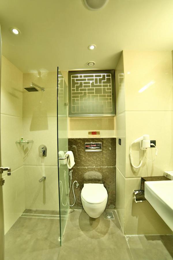 Hotel G Express Formerly Known As Tgb Express อาเมดาบัด ภายนอก รูปภาพ