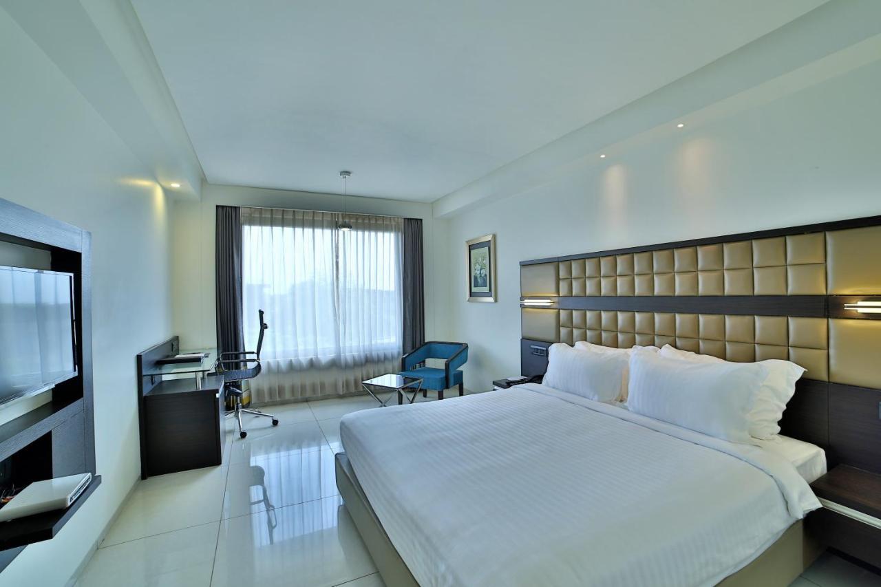 Hotel G Express Formerly Known As Tgb Express อาเมดาบัด ภายนอก รูปภาพ