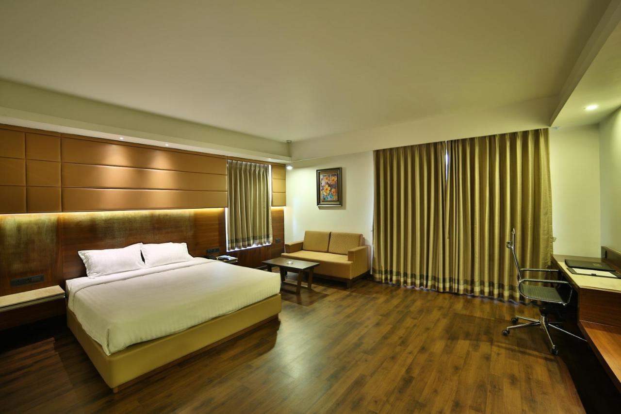 Hotel G Express Formerly Known As Tgb Express อาเมดาบัด ภายนอก รูปภาพ