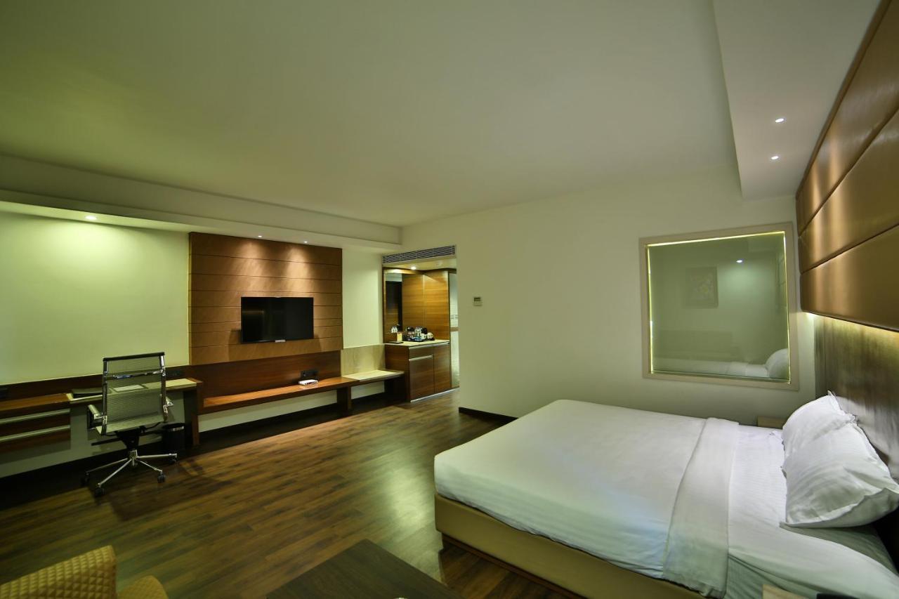 Hotel G Express Formerly Known As Tgb Express อาเมดาบัด ภายนอก รูปภาพ