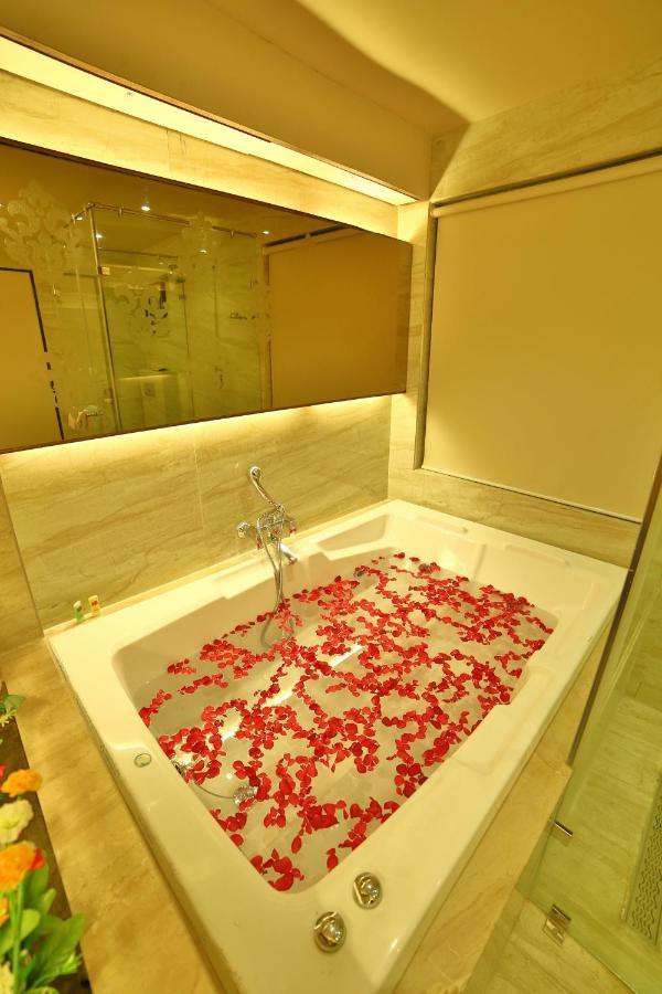 Hotel G Express Formerly Known As Tgb Express อาเมดาบัด ภายนอก รูปภาพ