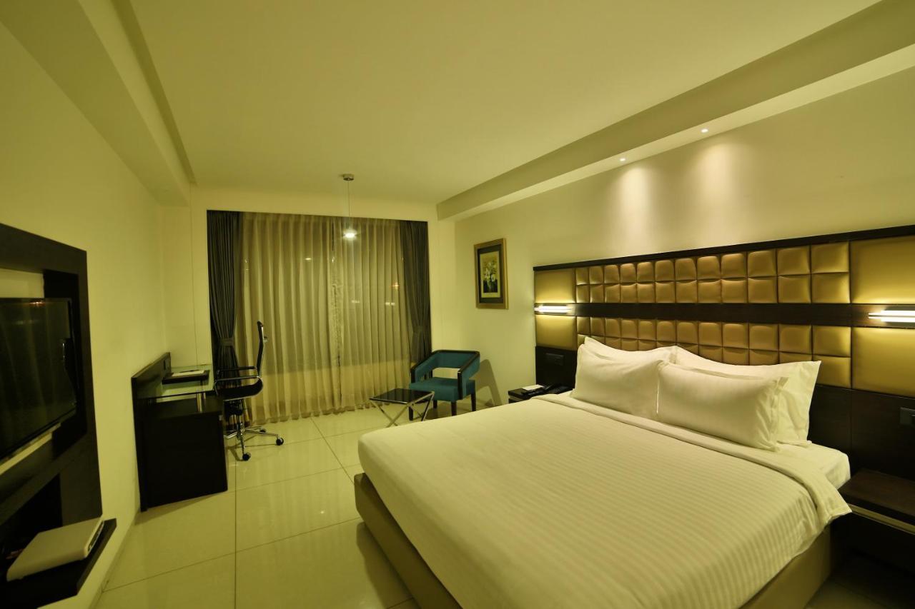 Hotel G Express Formerly Known As Tgb Express อาเมดาบัด ภายนอก รูปภาพ