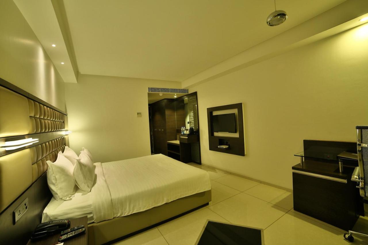 Hotel G Express Formerly Known As Tgb Express อาเมดาบัด ภายนอก รูปภาพ