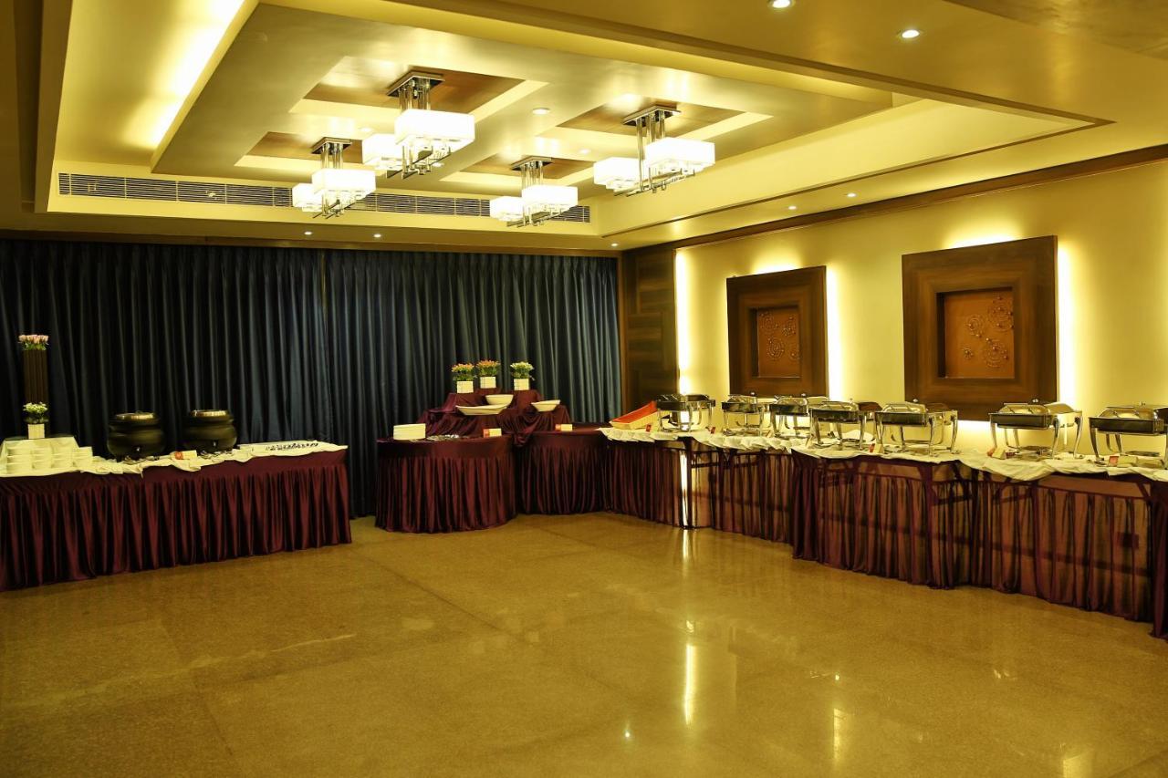 Hotel G Express Formerly Known As Tgb Express อาเมดาบัด ภายนอก รูปภาพ