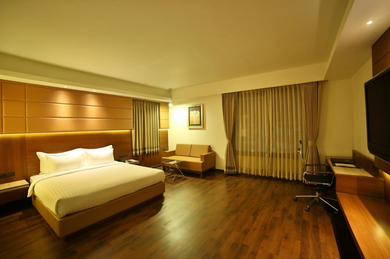 Hotel G Express Formerly Known As Tgb Express อาเมดาบัด ภายนอก รูปภาพ