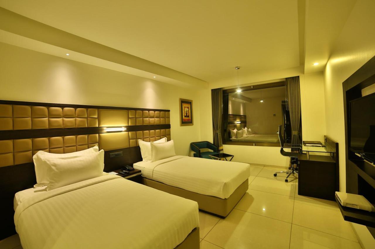 Hotel G Express Formerly Known As Tgb Express อาเมดาบัด ภายนอก รูปภาพ