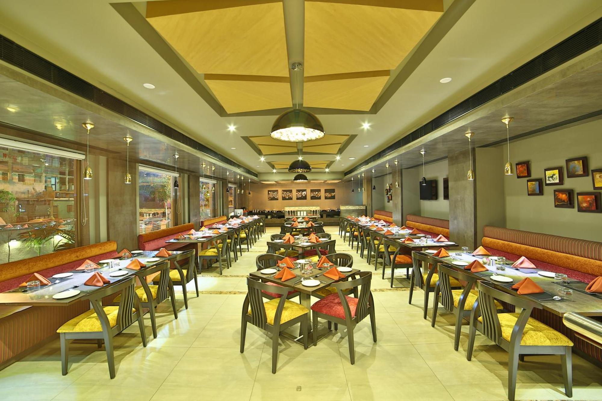 Hotel G Express Formerly Known As Tgb Express อาเมดาบัด ภายนอก รูปภาพ
