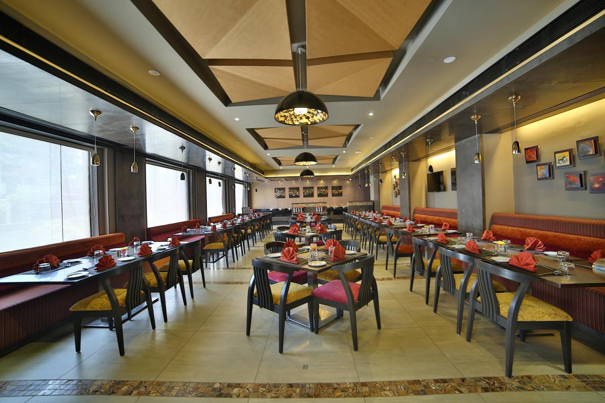 Hotel G Express Formerly Known As Tgb Express อาเมดาบัด ภายนอก รูปภาพ