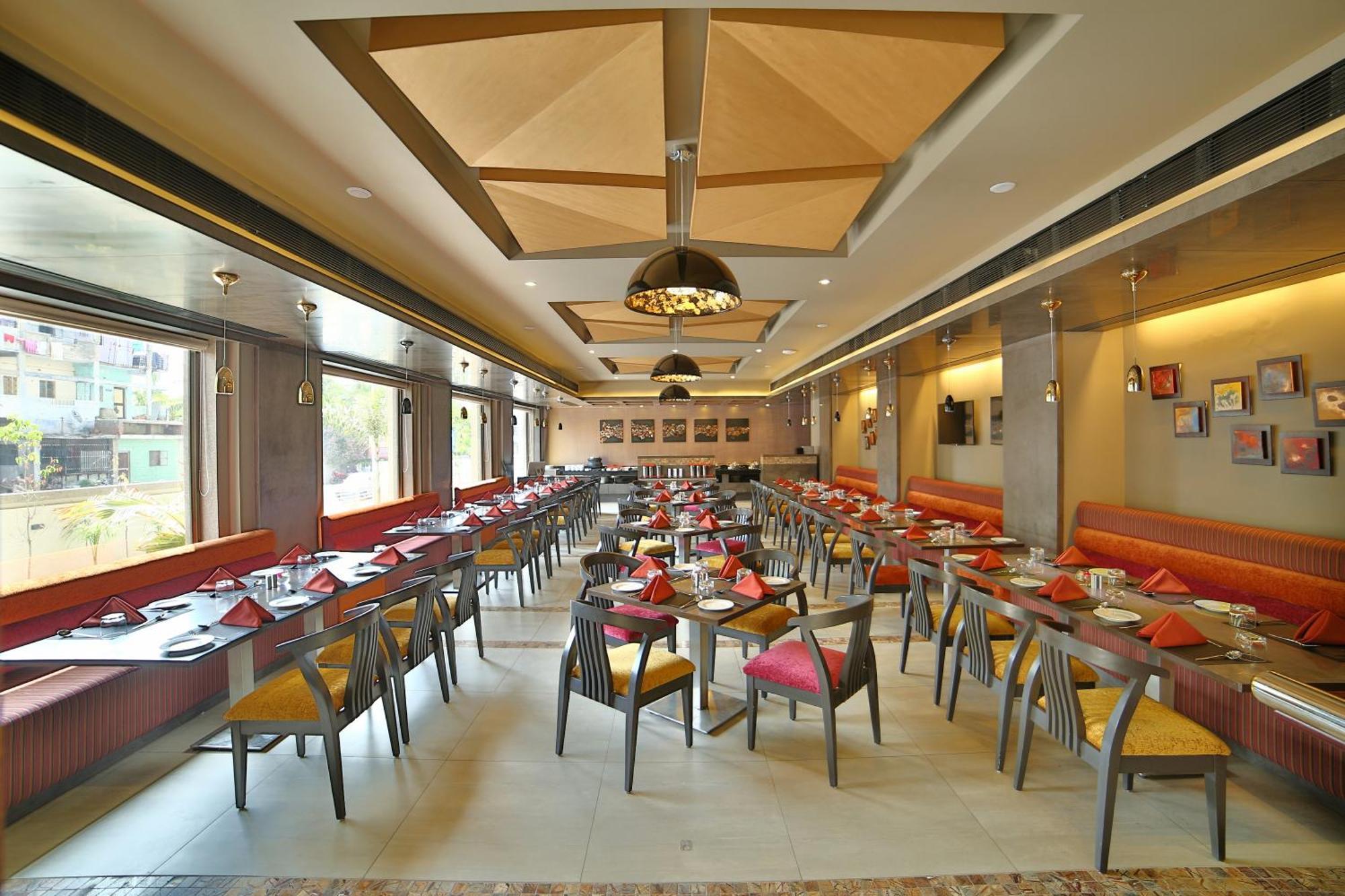 Hotel G Express Formerly Known As Tgb Express อาเมดาบัด ภายนอก รูปภาพ